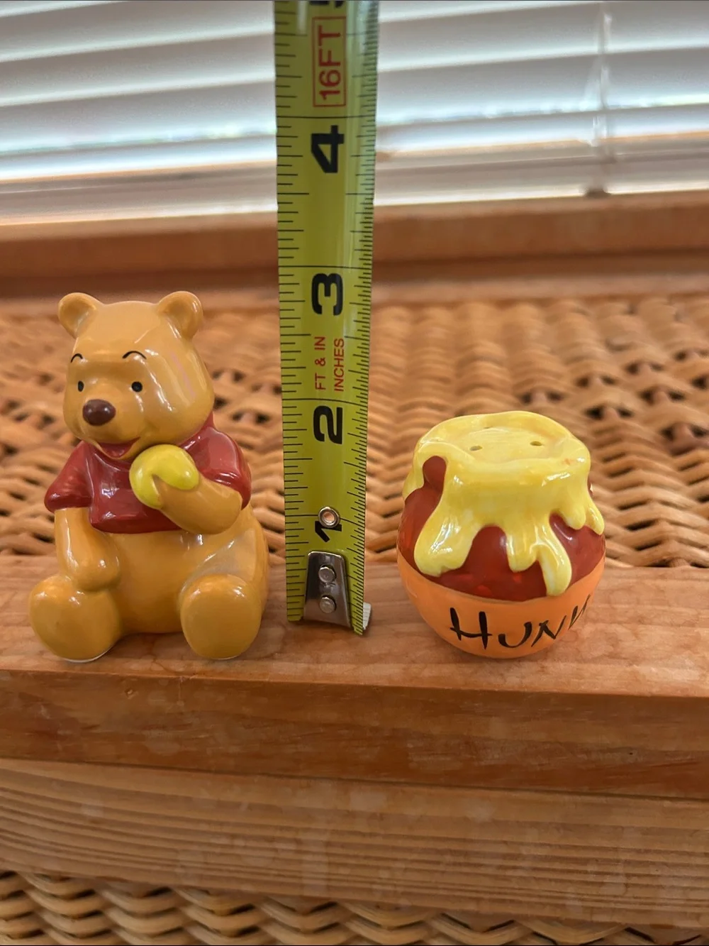 Disney Winnie the Pooh Ceramic Figurines w/Hunny Pot Salt & Pepper Shakers (LC)